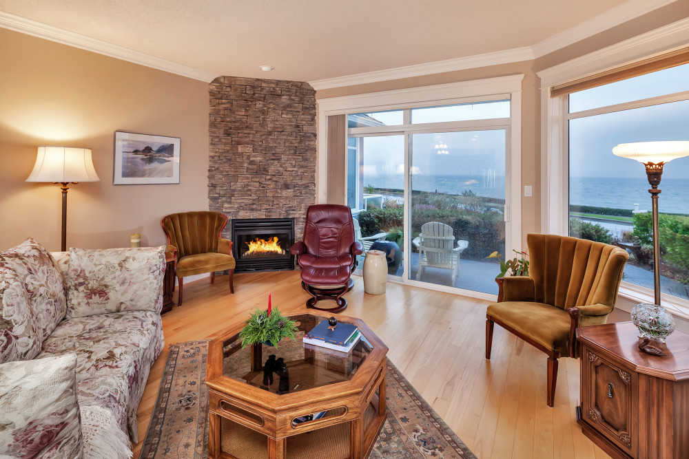 9458 Lochside Drive | Sidney, BC | Gay Helmsing & Anthea Helmsing | www.helmsinghomesforsale.com