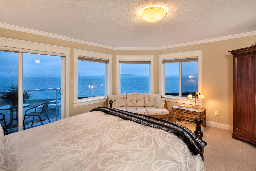 9458 Lochside Drive | Sidney, BC | Gay Helmsing & Anthea Helmsing | www.helmsinghomesforsale.com